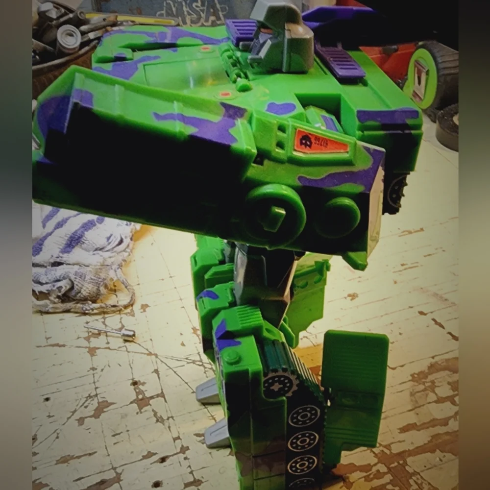 Megatron Transformers Tank 1992 Hasbro Action Figure - Picture 4 of 7